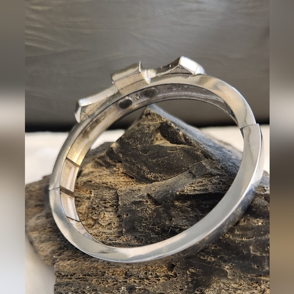 NWOT Lia Sophia "Pretty Perfect" Turquoise and Silver Cut Crystal bracelet - Picture 4 of 5